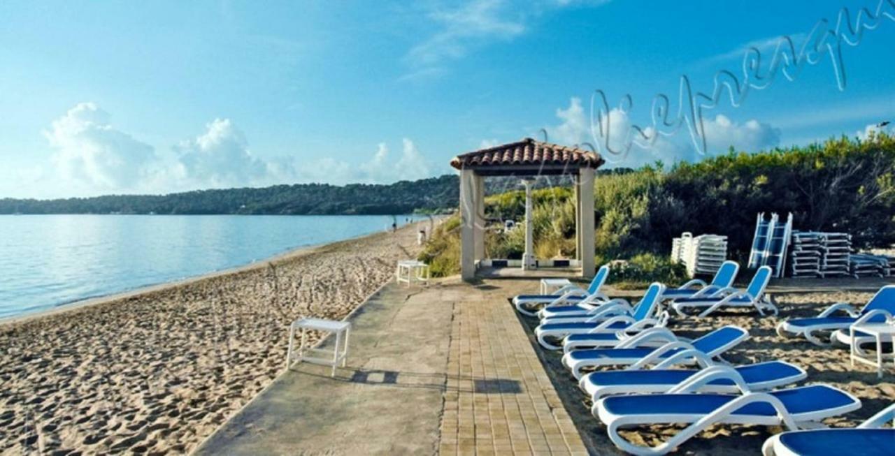 Magnifique Parc De La Presqu'Ile Avec Piscine Et Plage Face A Porquerolles ! Hyères Exterior foto